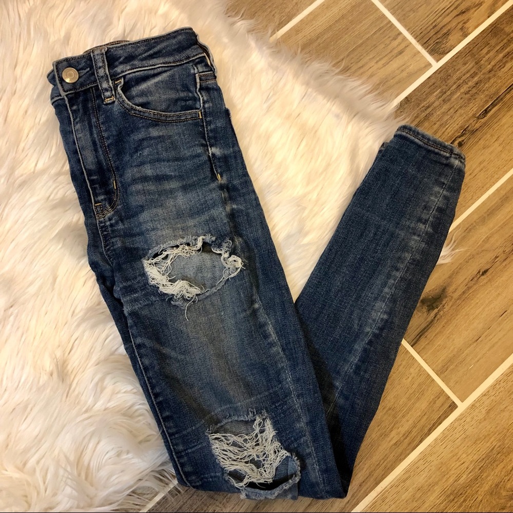 American Eagle Super High Rise Distressed Jegging